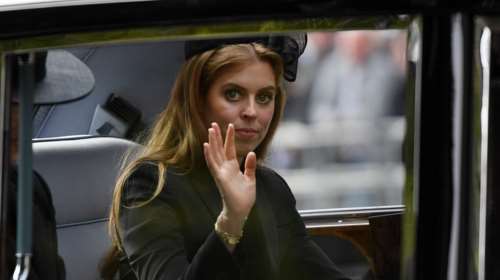 Η πριγκίπισσα φόρεσε Chanel: Tο κομψό πρωινό look της Βεατρίκης που απογείωσαν οι slingback γόβες της