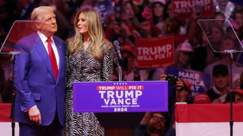 &quot;Κάμαλα απολύεσαι, φύγε&quot;: Φιέστα Τραμπ με τη Μελάνια και τον Μασκ στο πλευρό του - Παραλήρημα κατά των μεταναστών