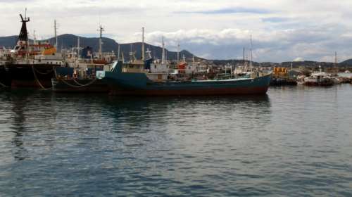 Τραγωδία στη Σαλαμίνα: ΙΧ έπεσε στη θάλασσα από την προβλήτα - Νεκρός ο οδηγός