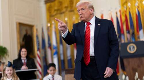 Ο Τραμπ υπέγραψε διάταγμα για τη διάλυση του ομοσπονδιακού υπουργείου Παιδείας