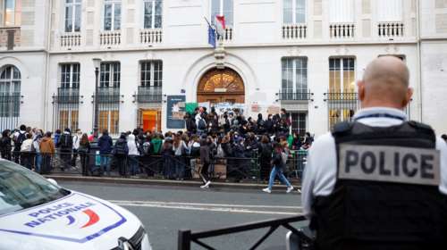 Γαλλία: Σε απεργιακό κλοιό η χώρα - Καλύτερους μισθούς ζητάνε τα συνδικάτα, με επιτάξεις απαντάει η κυβέρνηση