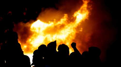 Επεισόδια στο Παρίσι: Σφοδρές συγκρούσεις αστυνομικών-διαδηλωτών - Χρήση χημικών και μολότοφ [Εικόνες]