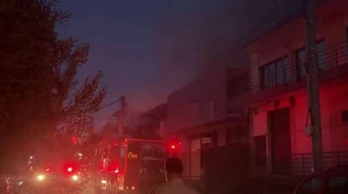 Πυρκαγιά σε επιχείρηση στο Περιστέρι - Πληροφορίες για εγκλωβισμένους [βίντεο]