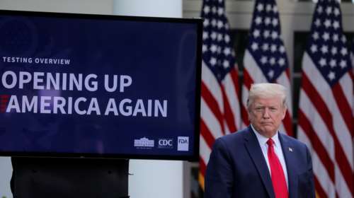 ΗΠΑ: Ο Τραμπ δεν κλείνει ξανά τα σύνορα παρά τα αυξανόμενα κρούσματα