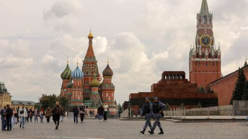 Νέο πακέτο κυρώσεων στη Ρωσία ύψους 7 δισ. προτείνει η Κομισιόν: Μπήκε η νομική βάση για πλαφόν στο πετρέλαιο