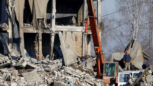 Ουκρανία: Η Μόσχα κατηγορεί τη χρήση κινητών από τους στρατιώτες της μετά το φονικό πλήγμα του Κιέβου - Στους 89 οι νεκροί