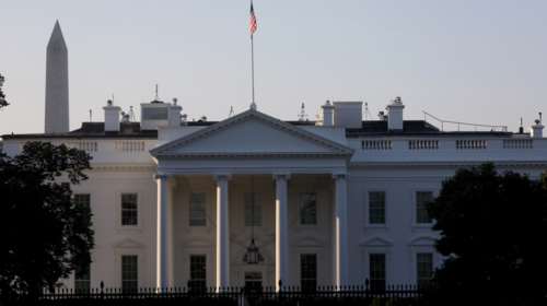 Λευκός Οίκος: &quot;Οι δασμοί θα επιβληθούν αν δεν υπάρξει βελτίωση των εμπορικών συμφωνιών&quot;