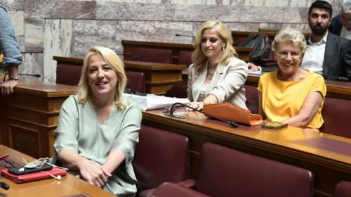 ΣΥΡΙΖΑ: Θετική στον κορονοϊό η Ρένα Δούρου - &quot; Έκανα όσα ενημερωτικά τηλεφωνήματα μπορούσα&quot;