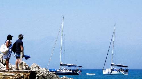 Επιμένει το καλοκαίρι με θερμοκρασία ως 36 βαθμούς - Μεμονωμένες βροχές και καταιγίδες