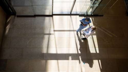 Νοσοκομείο Πάτρα: Έφοδος με τις… πιτζάμες, για να πιάσει επ’ αυτοφώρω εργαζόμενους που έλειπαν από τη δουλειά