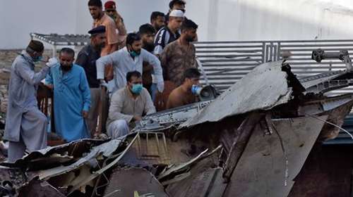 Πακιστάν-αεροπορικό δυστύχημα: Τουλάχιστον 97 οι νεκροί, δύο οι επιζώντες