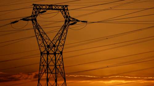 Σε υψηλά επίπεδα οι τιμές του ρεύματος παρά το πλαφόν