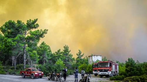 Κόλαση φωτιάς στη Ρόδο: Μαίνεται ανεξέλεγκτη για έκτη ημέρα - Τρία τα μεγάλα ενεργά μέτωπα [εικόνες - βίντεο]