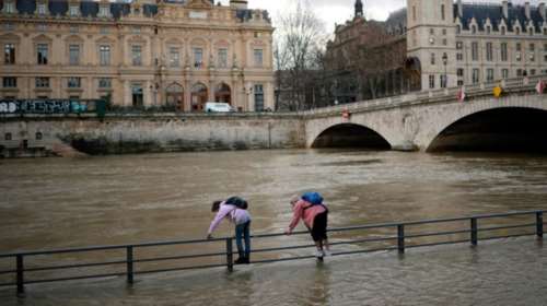 Γαλλία - Aνατριχιαστικό: Ανήλικοι &quot;χτύπησαν και πέταξαν&quot; 14χρονη στον Σηκουάνα - Βρέθηκε νεκρή