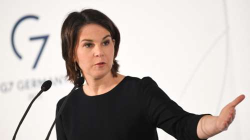 Ρωσικό drone παρακολουθούσε τη Γερμανίδα υπουργό Εξωτερικών ενώ επισκεπτόταν την Ουκρανία - Το πρωτόκολλο απομάκρυνσης