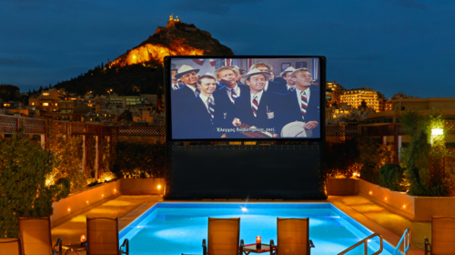 Μεγάλη Βρεταννία: Δίπλα στην πισίνα, στο πιο exclusive θερινό σινεμά της Αθήνας με μενού εστιατορίου