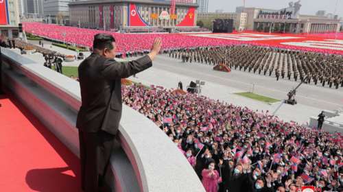 Χωρίς επίδειξη στρατιωτικής ισχύος η παρέλαση για τα 110 χρόνια από τη γέννηση του ιδρυτή της Βόρειας Κορέας