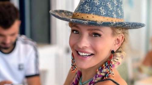 Μαρίτα Αγγελοπούλου: Το σκοτάδι πίσω από το λαμπερό χαμόγελο - "Δεν είμαι πάντα γελαστή, αυτό είναι μια βιτρίνα [Βίντεο]