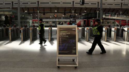 Τέρμα η &quot;πλάκα&quot; στη Βρετανία: Όποιος βήχει μπροστά σε αστυνομικούς μπαίνει 2 χρόνια φυλακή