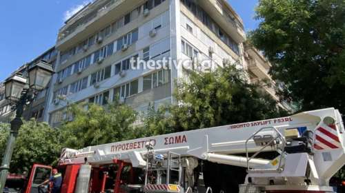 Θεσσαλονίκη: Φωτιά στον πέμπτο όροφο πολυκατοικίας – Εκκενώθηκε το κτίριο
