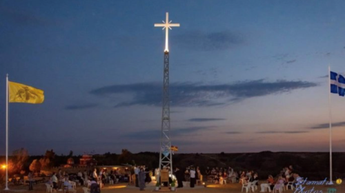 Τουρκικά ΜΜΕ: Παράπονα Ερντογάν στη Μέρκελ για μεγάλο σταυρό κοντά στα ελληνοτουρκικά σύνορα