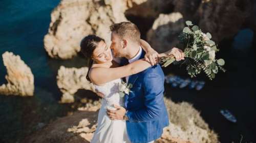 Γλυκά Νερά - Το άλμπουμ της τραγωδίας: Από τον ρομαντικό γάμο στην Πορτογαλία ως την δολοφονία της Καρολάιν [εικόνες]