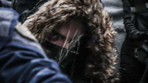 Ξυλοδαρμό Πισπιρίγκου στη ΓΑΔΑ καταγγέλλουν μάνα - αδερφή "με μπουνιές στο πρόσωπο" - Το διαψεύδει η ίδια, λέει η ΕΛ.ΑΣ.