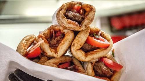 Ένα Κομπλέ στο χέρι: Στο Αιγάλεω για επικό σουβλάκι