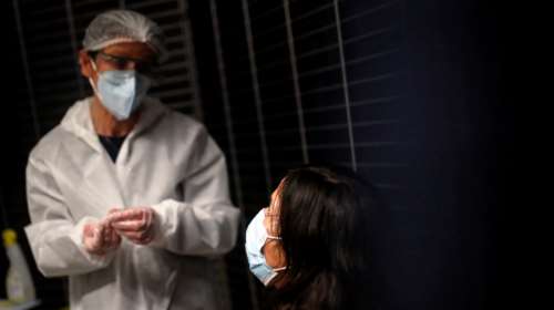 Δεν χρειάζεται να κλείσουν τα σχολεία παρά τη μετάλλαξη του κορονοϊού, λέει ο Γάλλος &quot;Τσιόδρας&quot;