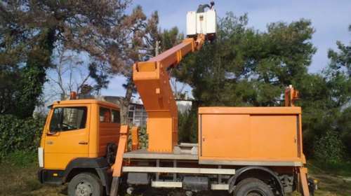 Τραγωδία στο Λουτράκι: Υπάλληλος του Δήμου έπεσε από καλάθι γερανού από ύψος 6 μέτρα και σκοτώθηκε