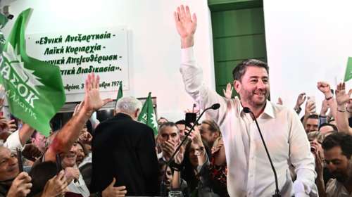 Συγχαρητήρια Σακελλαροπούλου σε Ανδρουλάκη για την επανεκλογή του στο ΠΑΣΟΚ - Επικοινωνία με Σημίτη και Βενιζέλο