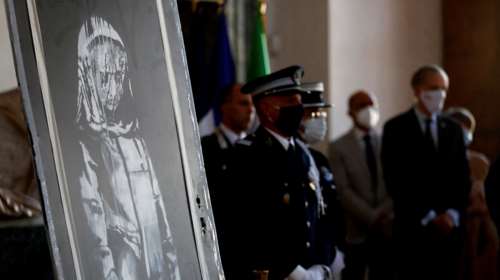 Οκτώ ένοχοι για το &quot;Θλιμμένο κορίτσι&quot; του Μπάνκσι από το Μπατακλάν - Γιατί το έκλεψαν