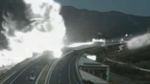 Αποκάλυψη της Καθημερινής: Βίντεο δείχνει την έκρηξη του τρένου στα Τέμπη και τη μεγάλη πυρκαγιά- Το μυστήριο με το ξυλόλιο