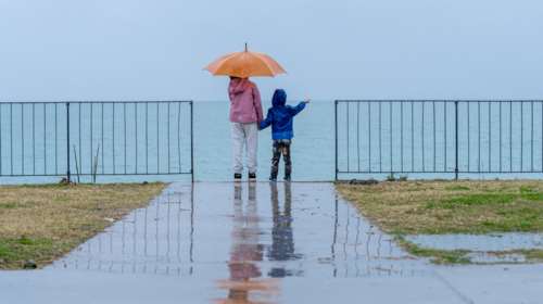 Με δύο &quot;πρόσωπα&quot; ο καιρός: Έκτακτο Δελτίο Επιδείνωσης για σήμερα και την Πρωτομαγιά - &quot;Ανοιξοκαλοκαίρι&quot; από την Παρασκευή