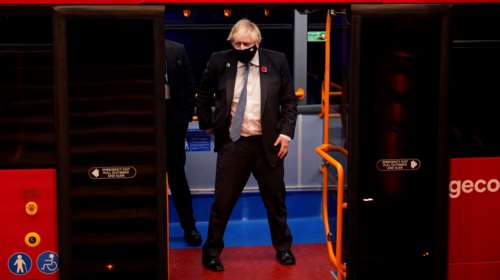 Εκτέθηκε ο Τζόνσον: Απηύθυνε έκκληση για την υπερθέρμανση και έφυγε με... αεροπλάνο