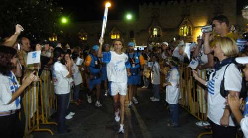 Η Νίκη Ξάνθου αγόρασε τα παπούτσια του Μίλτου Τεντόγλου από το άκυρο άλμα - Για τα σεισμόπληκτα παιδιά της Τουρίας