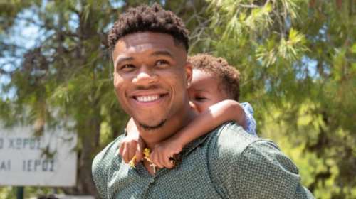 Ξανά πατέρας ο Γιάννης Αντετοκούνμπο: Η επιστροφή από το μαιευτήριο και το όνομα της κόρης του [εικόνες]