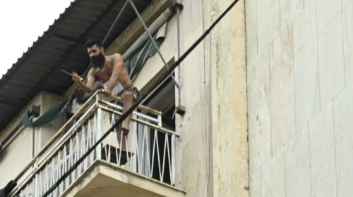 Αχαρνών: Άνδρας σε αμόκ απειλεί να ανατινάξει φιάλη υγραερίου - Εκκενώθηκε το υπουργείο Αγροτικής Ανάπτυξης