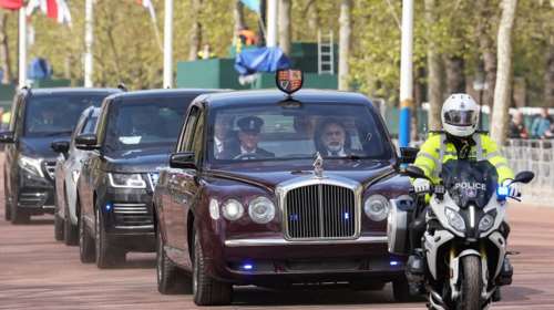&quot;Φρούριο&quot; το Λονδίνο για τη στέψη του Καρόλου - Στους δρόμους 29.000 αστυνομικοί