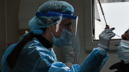 Σε επιφυλακή για την υπερμεταδοτική μετάλλαξη Κένταυρος μετά το πρώτο κρούσμα - Τι πρέπει να γνωρίζουμε