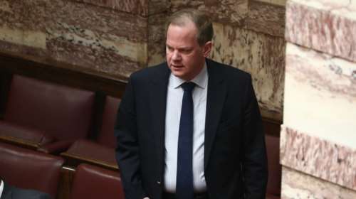 Το ΠΑΣΟΚ αναδεικνύει 4 αντιφάσεις της ΝΔ: Αφού ο Καραμανλής δεν είχε ευθύνη, γιατί θα κάνουν προανακριτική σε βάρος του;
