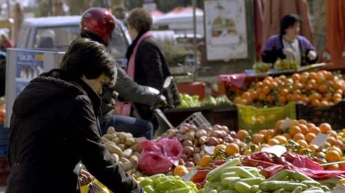 Τι αλλάζει στις λαϊκές αγορές: Συνάντηση Θεοδωρικάκου με πωλητές και παραγωγούς στο Υπουργείο Ανάπτυξης