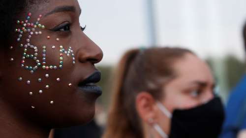 #BlackOutTuesday: "Μαύρισε" το Instagram για τον θάνατο του Τζορτζ Φλόιντ