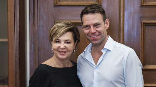 Το τρολ &quot;Πεν Νταλαούρα&quot; για ενδεχόμενη υποψηφιότητα της Γεροβασίλη: Θα κερδίσει η Έφη Θώδη τον Ricky Martin;