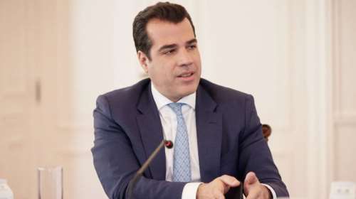 Επιμένει ο Θάνος Πλεύρης: Είναι και τώρα ποινικό αδίκημα το &quot;μπάτσος&quot;, μην σοκάρεστε οι αριστεροί
