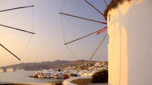 Αδιανόητη αγγελία για γκαρσονιέρα στη Μύκονο: Εξωφρενικό ποσό, χωρίς μαγείρεμα και πλύσιμο ρούχων