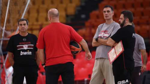 Ολυμπιακός: Ο Γιώργος Μπαρτζώκας απάντησε για το αν θα κάνει μεταγραφές - Όλος ο διάλογος με τους δημοσιογράφους