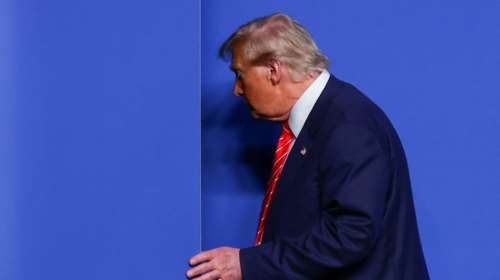 Ο Τραμπ επιβάλει δασμούς 25% στις εισαγωγές από την Ιαπωνία και τη Νότια Κορέα