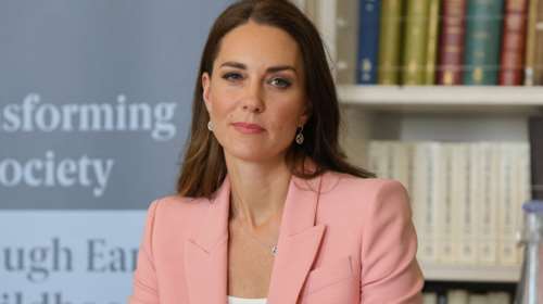&quot;Ποτέ μην παραπονιέσαι, ποτέ μην εξηγείς&quot;: Η Κέιτ Μίντλετον &quot;προπονείται&quot; για βασίλισσα