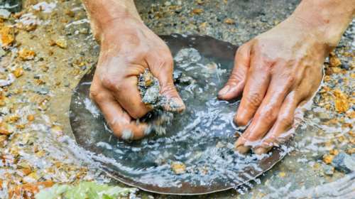 Απίστευτη καταγγελία στη Βραζίλια: Ανταλάσσουν εμβόλια κατά του κορονοϊού με χρυσό